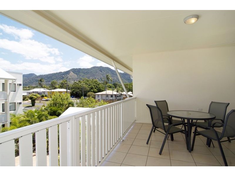 8/44 Pease street, Manoora QLD 4870