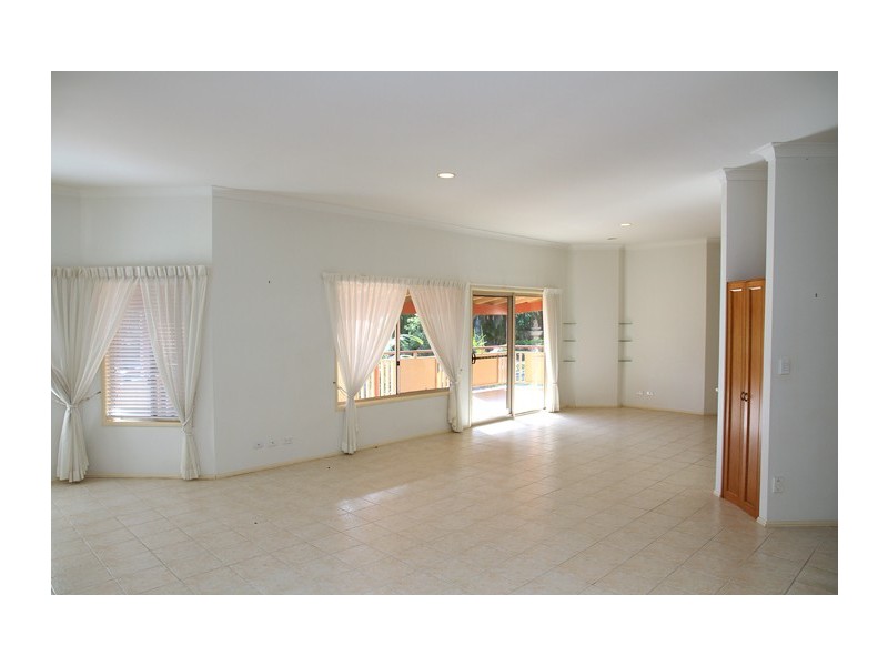 15 Bellona Court, Pacific Pines QLD 4211
