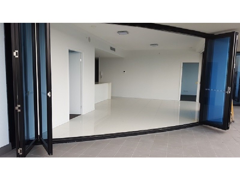 @/5 Harbour Side Court, Biggera Waters QLD 4216