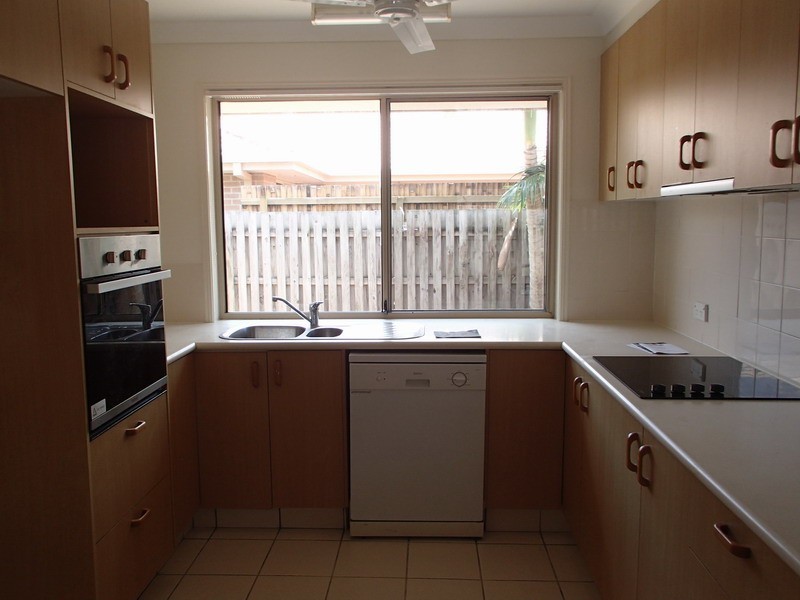 16 Daryl Drive, Varsity Lakes QLD 4227