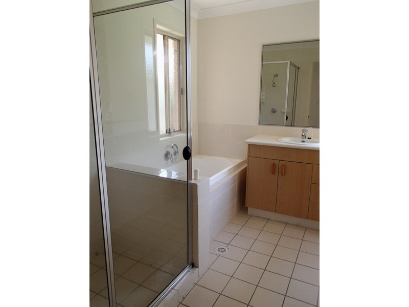 16 Daryl Drive, Varsity Lakes QLD 4227