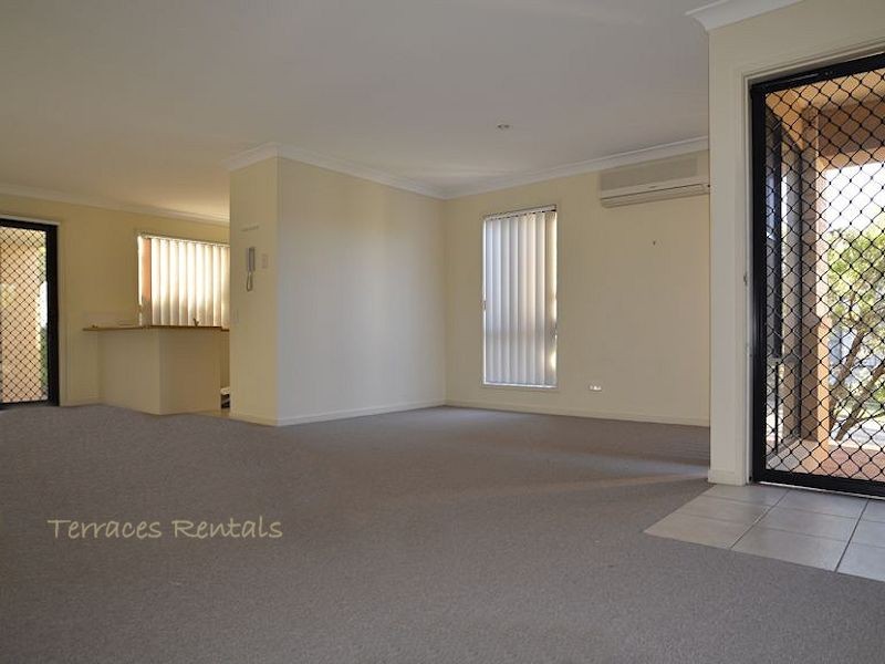 1a/24 Amsonia Court,, Arundel QLD 4214