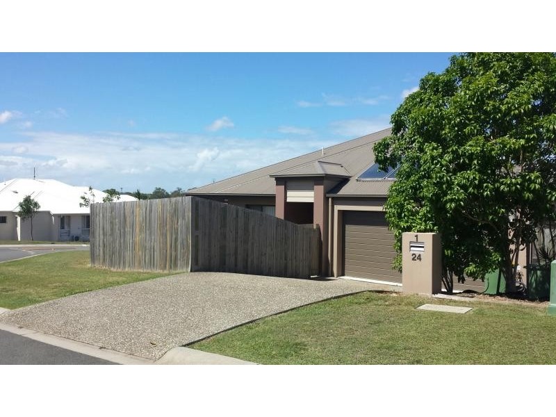 1/24 Bluetail Crescent, Upper Coomera QLD 4209
