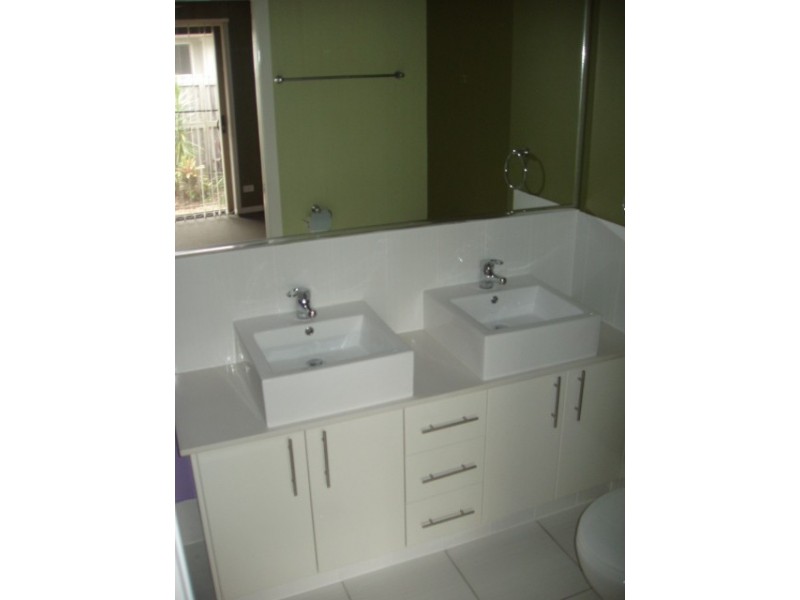 1/24 Bluetail Crescent, Upper Coomera QLD 4209