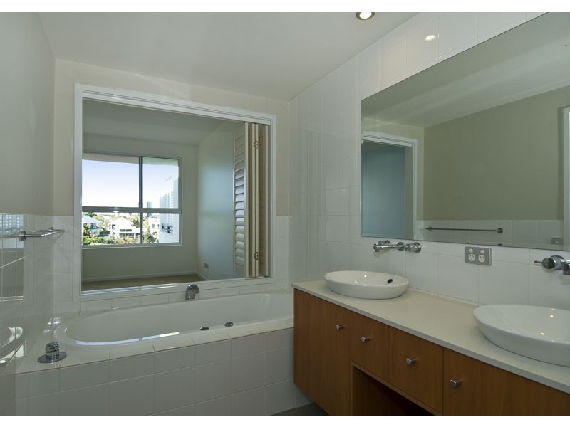 901 MEDINAH AVE, Robina QLD 4226