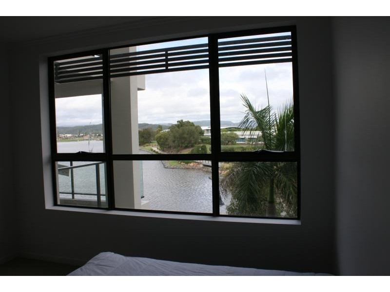 9 Moores Crescent, Varsity Lakes QLD 4227