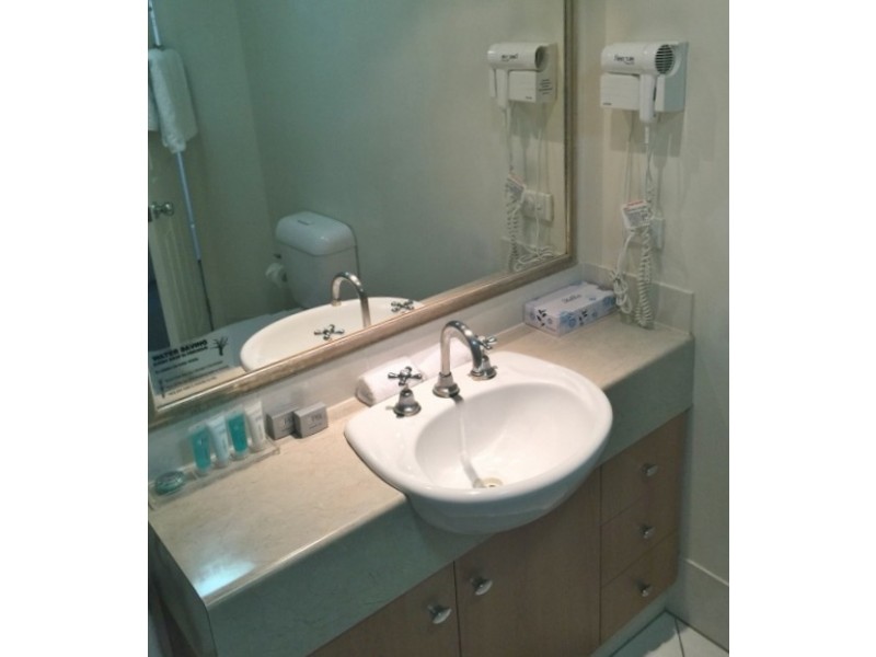 2016/2633 Gold Coast Highway, Broadbeach QLD 4218