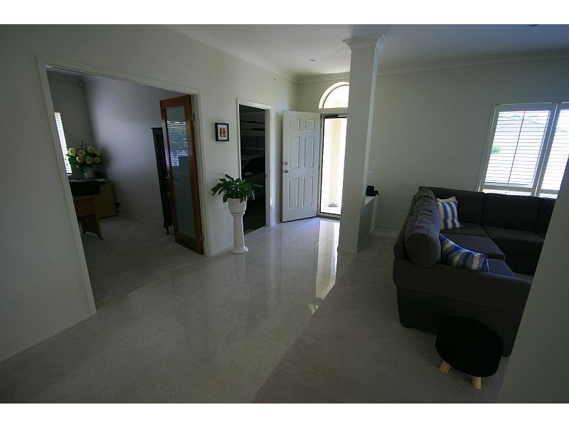 15 Oleander Place, Carindale QLD 4152