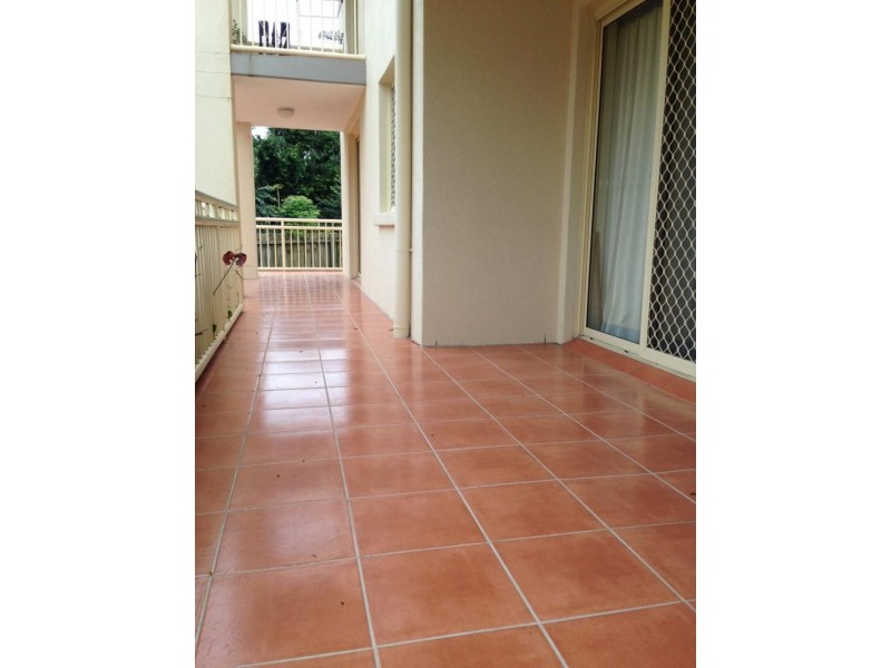 76 THOMAS DRIVE, Chevron Island QLD 4217