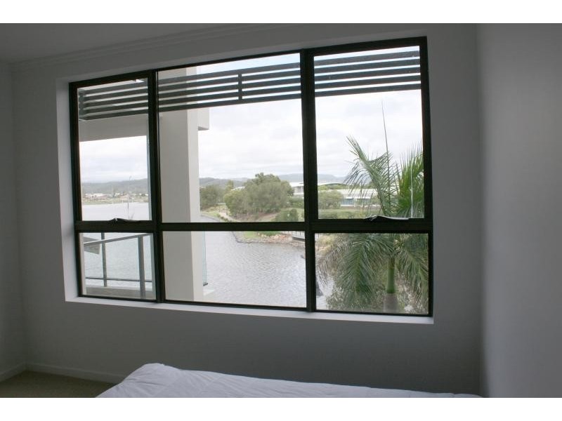 9 Moores Crescent, Varsity Lakes QLD 4227