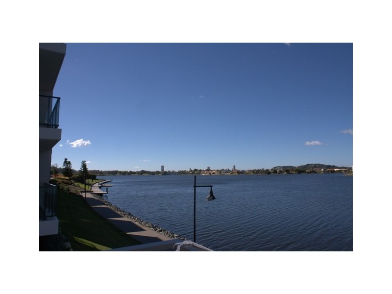 9 Moores Crescent, Varsity Lakes QLD 4227