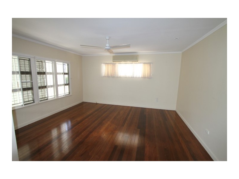 30 Curwen Tce, Chermside QLD 4032