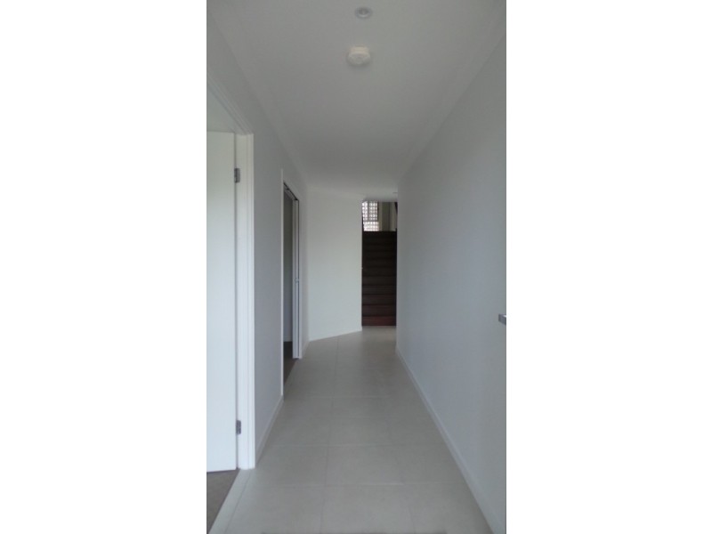 11 Hellman, Ashmore QLD 4214