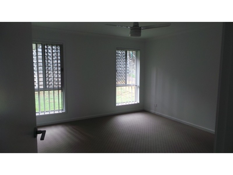 11 Hellman, Ashmore QLD 4214