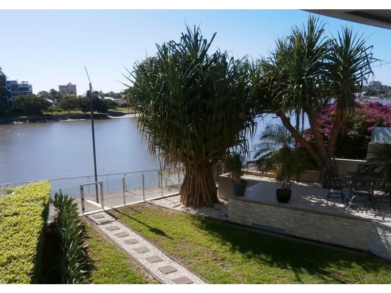 98 Thorn St, Kangaroo Point QLD 4169