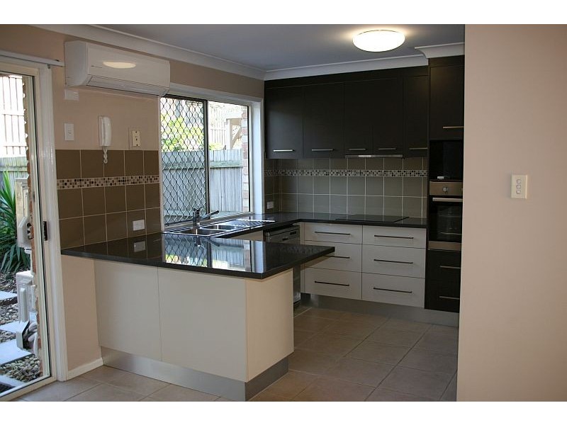 27 Camille Crescent, Wynnum West QLD 4178