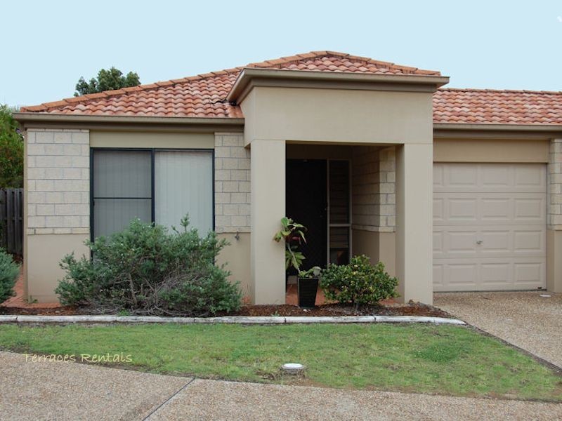 1a/24 Amsonia Court,, Arundel QLD 4214