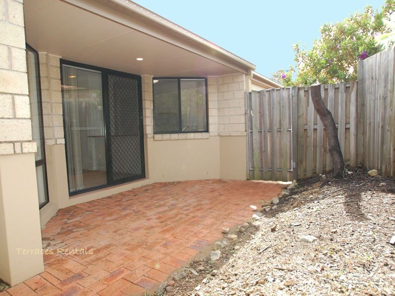 1a/24 Amsonia Court,, Arundel QLD 4214