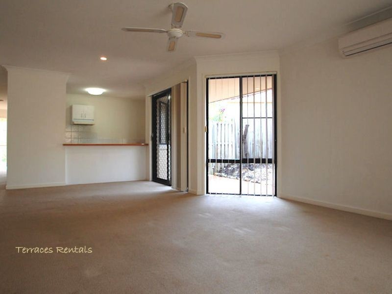 1a/24 Amsonia Court,, Arundel QLD 4214