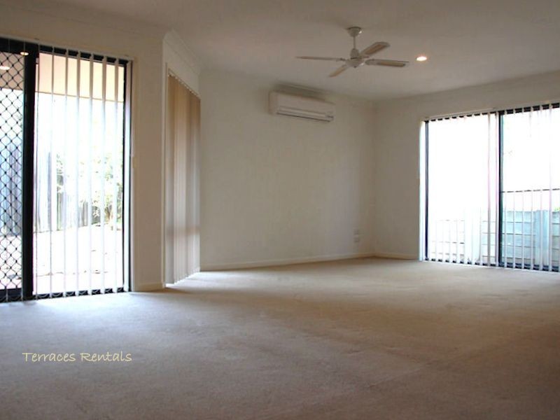 1a/24 Amsonia Court,, Arundel QLD 4214