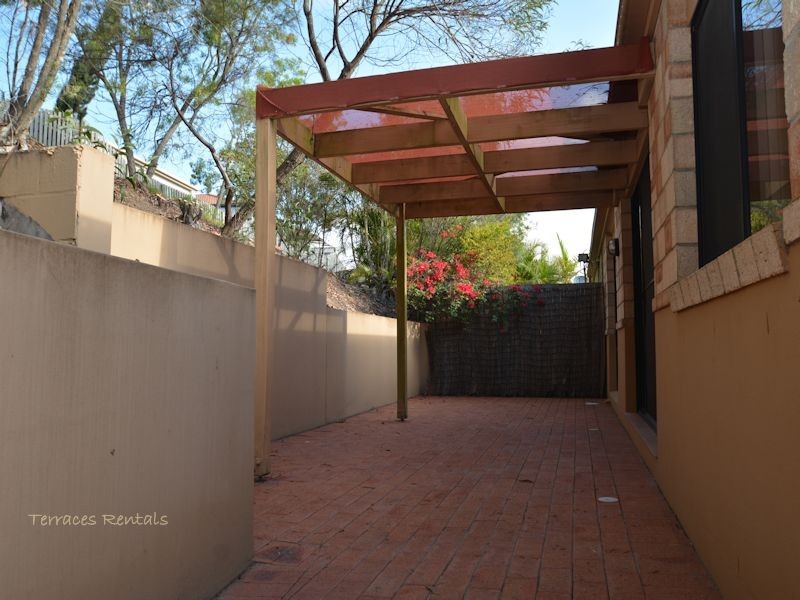 1b/24 Amsonia Court,, Arundel QLD 4214