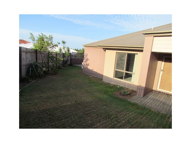 1/24 Bluetail Crescent, Coomera QLD 4209