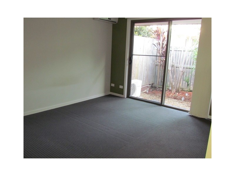 1/24 Bluetail Crescent, Coomera QLD 4209