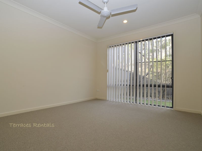 1c/24 Amsonia Court,, Arundel QLD 4214