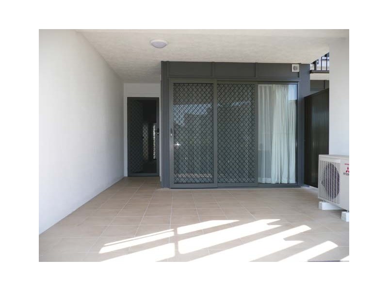 27/10 Grand Parade, Kawana Island QLD 4575