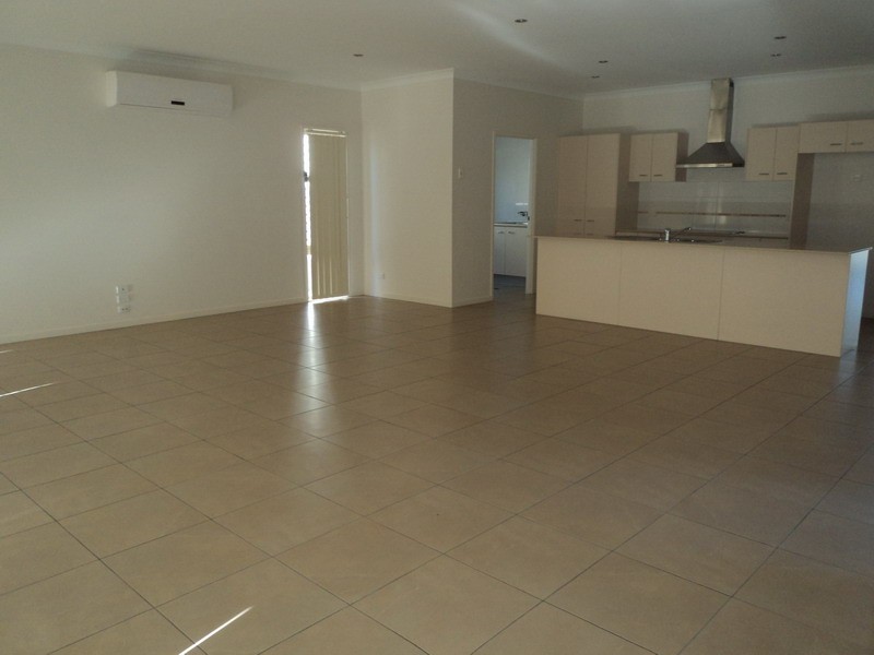 3 Laura Place, Varsity Lakes QLD 4227