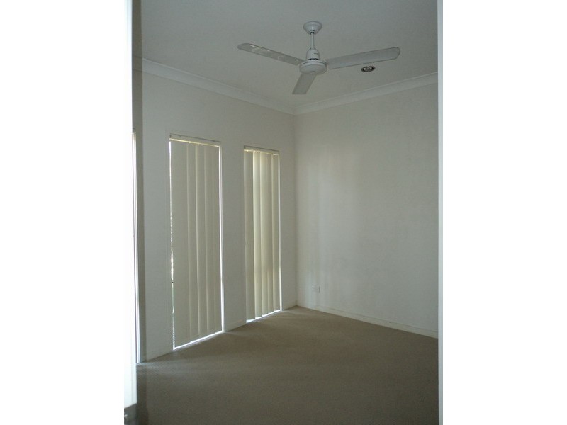 3 Laura Place, Varsity Lakes QLD 4227