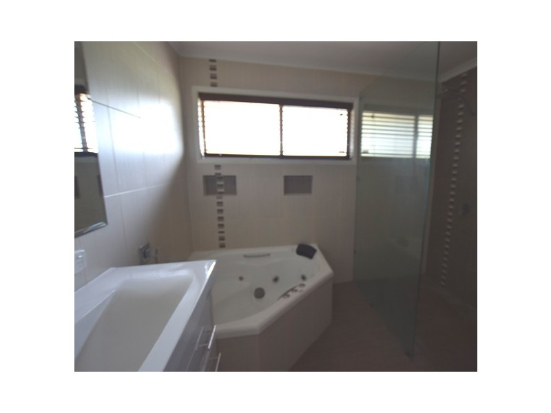 242 BELMONT ROAD, Belmont QLD 4153