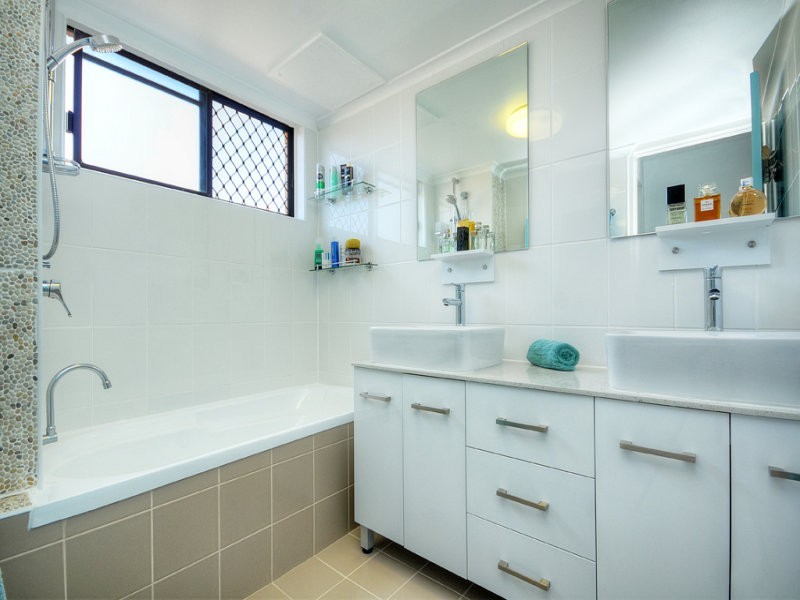 14 Christina Court, Mermaid Waters QLD 4218