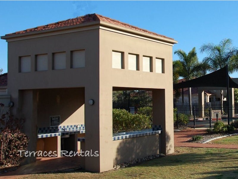1A/24 Amsonia Court,, Arundel QLD 4214
