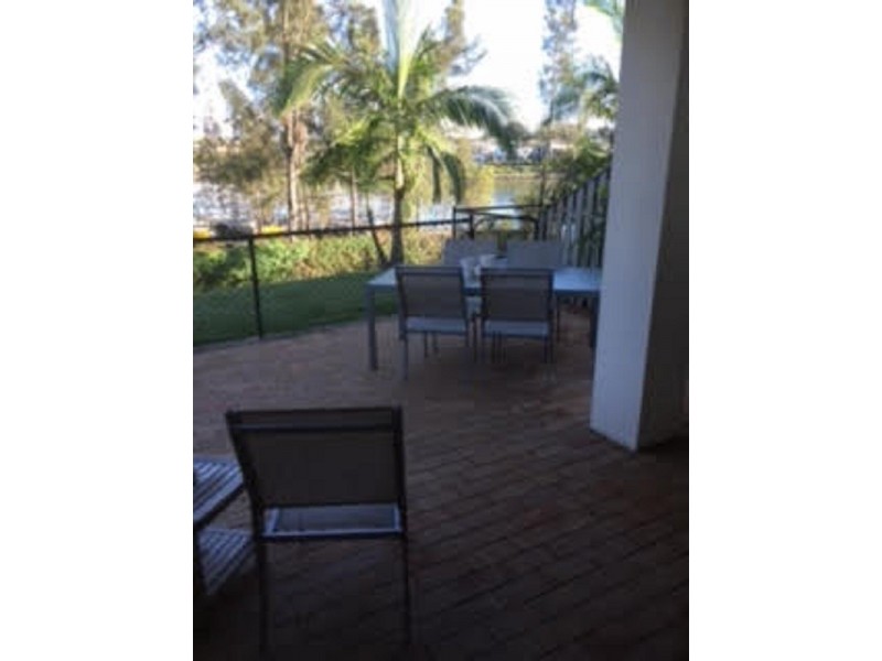 323 Christine Avenue, Varsity Lakes QLD 4227