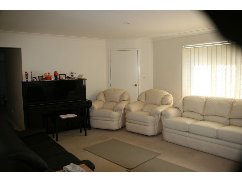 27 Camille Crescent, Wynnum West QLD 4178