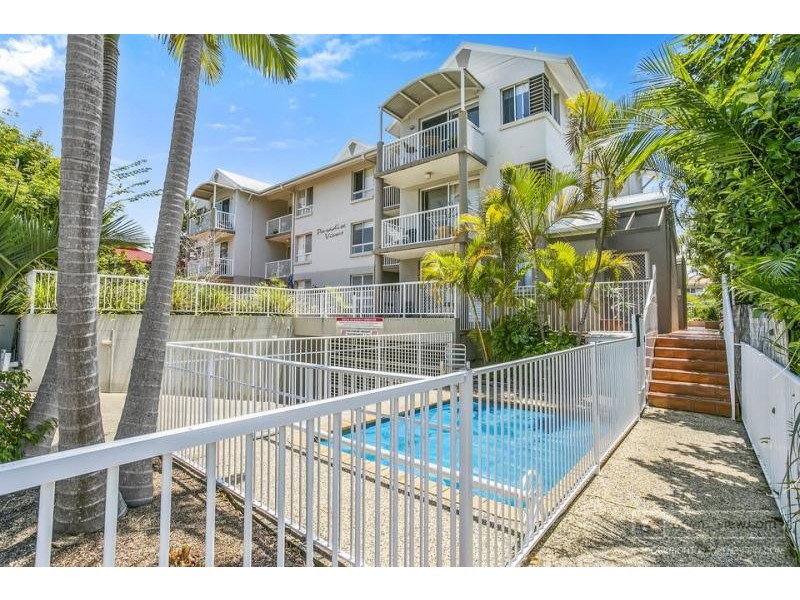 7 Illawong Street, Chevron Island QLD 4217