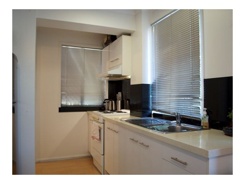 7 Illawong Street, Chevron Island QLD 4217