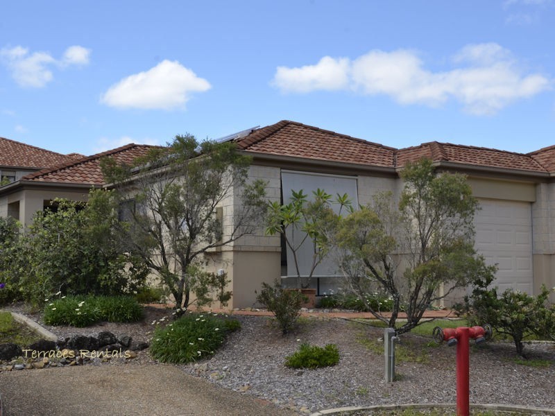 1b/24 Amsonia Court,, Arundel QLD 4214