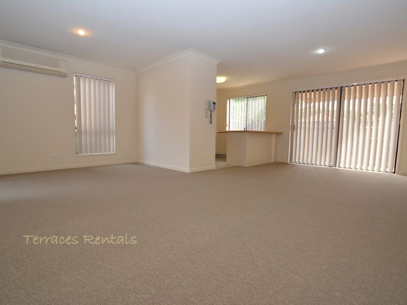 1a/24 Amsonia Court,, Arundel QLD 4214