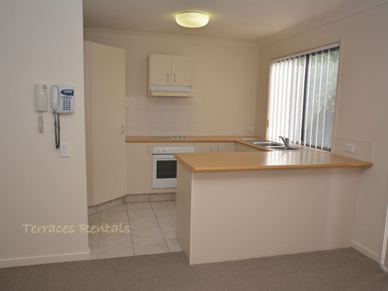 1a/24 Amsonia Court,, Arundel QLD 4214
