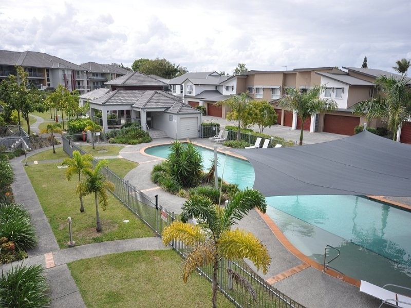33 Clark St, Biggera Waters QLD 4216