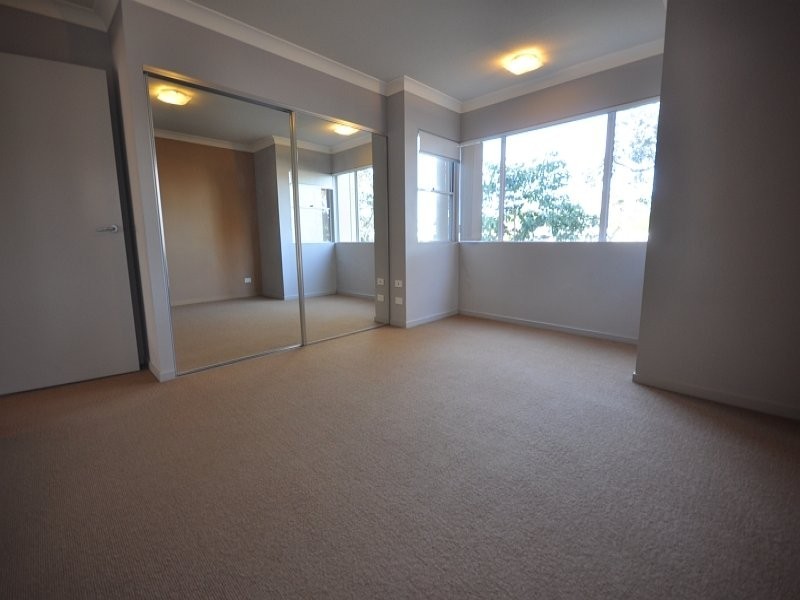 33 Clark St, Biggera Waters QLD 4216