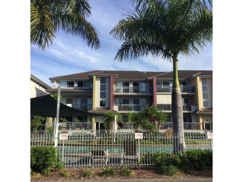 33 Clark St, Biggera Waters QLD 4216