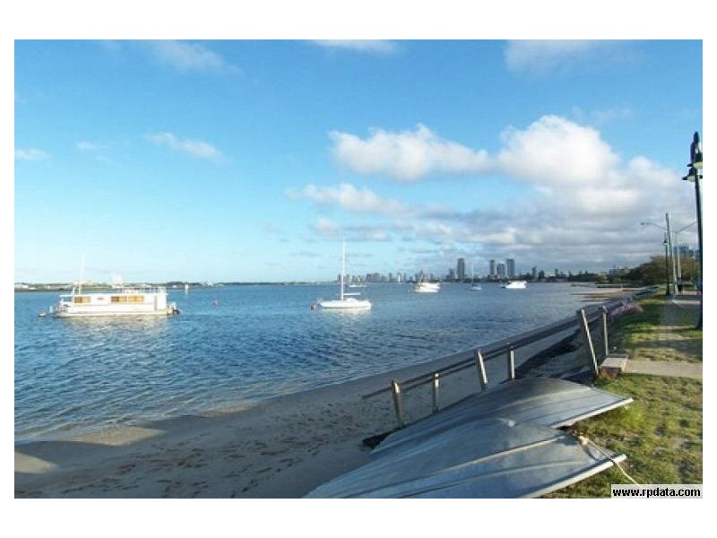 103-105 Frank Street, Labrador QLD 4215