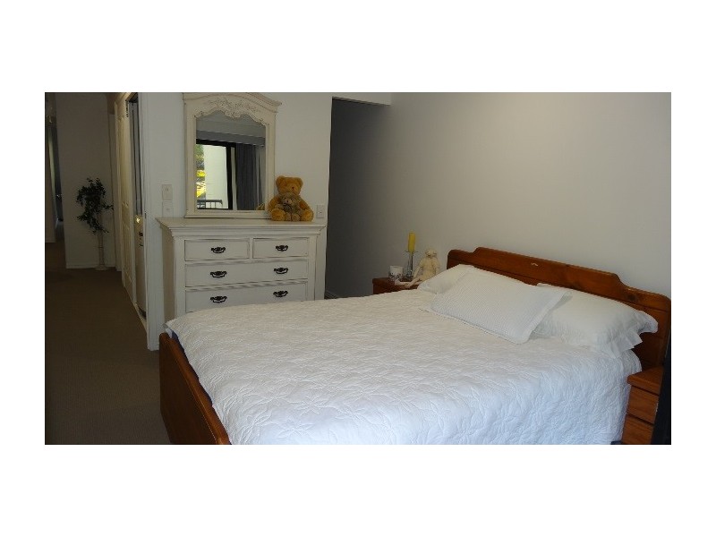 1 Great Hall Dve, Nobby Beach QLD 4218