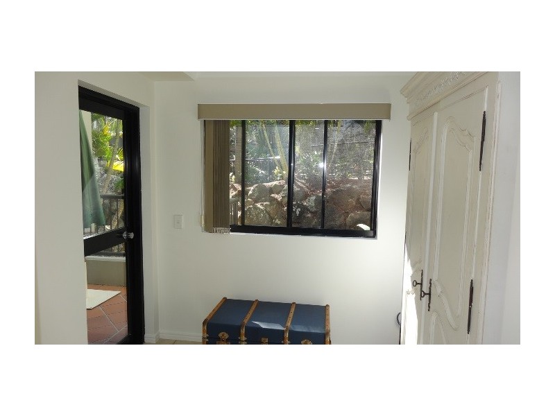 1 Great Hall Dve, Nobby Beach QLD 4218