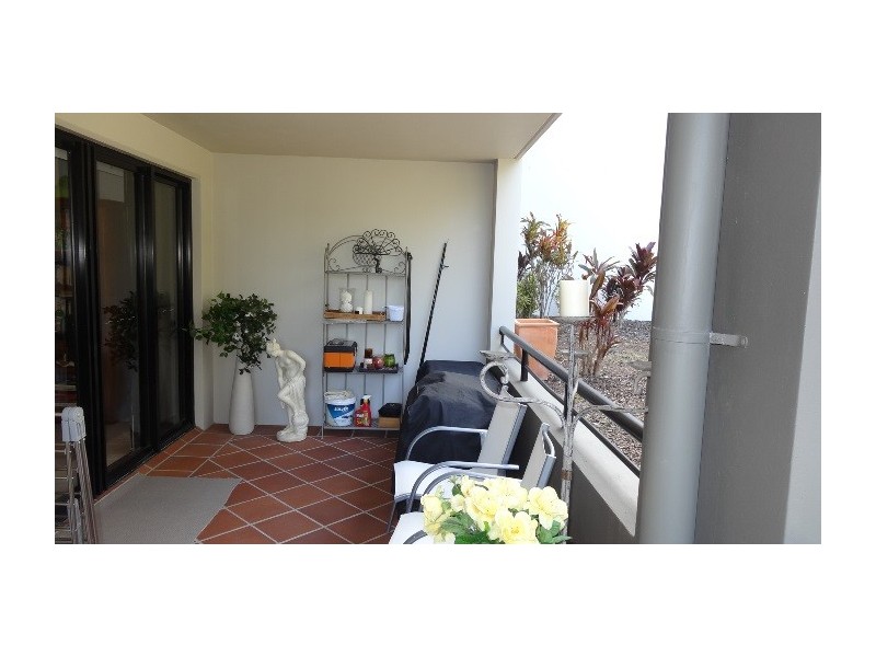 1 Great Hall Dve, Nobby Beach QLD 4218