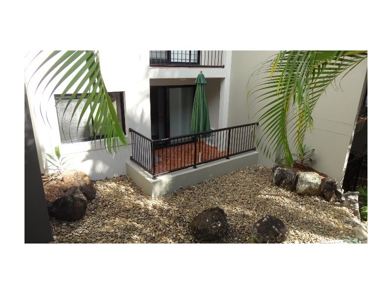 1 Great Hall Dve, Nobby Beach QLD 4218
