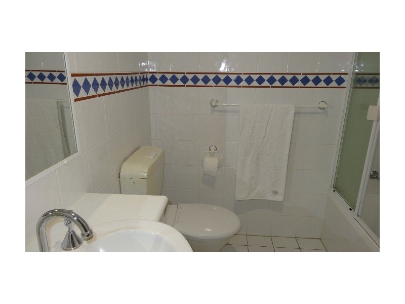 1 Great Hall Dve, Nobby Beach QLD 4218